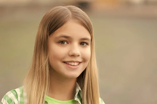 Portrait Happy Teen Girl Smiling Face Blurry Outdoors Copy Space — Fotografia de Stock