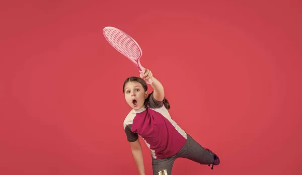 Tennis Pour Enfants Avec Raquette Sur Fond Rose — Photo