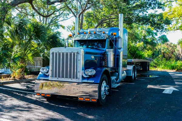 Vrachtwagen Met Semitruck Voertuig Een Vrachtwagen Amerika Vrachtvervoer Aanhangwagen Oplegger — Stockfoto
