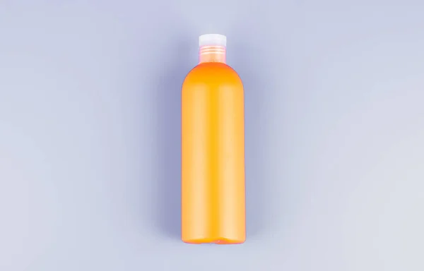 Бутылка Оранжевого Шампуня Голубом Фоне Туалетные Принадлежности — стоковое фото