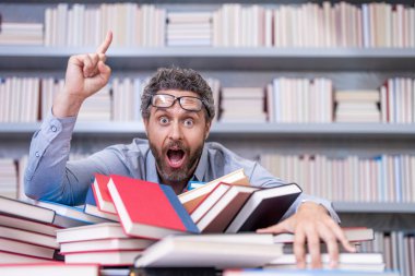 Okul öğretmeni eğitimi sever. Okul kütüphanesindeki kitap kurdu ineği. Üniversite profesörü öğrenme ve öğrenme. Okul eğitimi. Okula dönüyorum. Kitaplı üniversite eğitimi. Bir fikrim var..