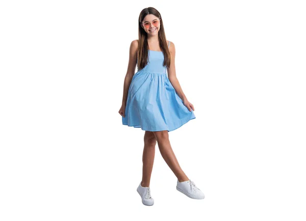 Lächelndes Teenie Mädchen Sommerkleid Studio Teenager Mädchen Sommerkleid Auf Dem — Stockfoto