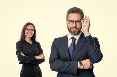 Profesyonel iş arkadaşlarının imajı. İş arkadaşları beyaz arka planda izole edilmiş. Stüdyodaki iş arkadaşları. Formalite icabı iş arkadaşları..
