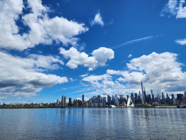 New York City, ABD - 05 Mayıs 2023: Gökdelen mimarisi ile New York şehri Manhattan.