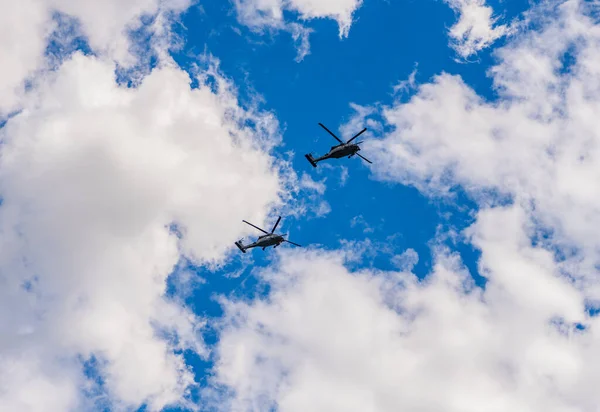 Heli Vuelo Helicóptero Transporte Helicóptero Helicóptero Volando Cielo Dos Helicópteros — Foto de Stock