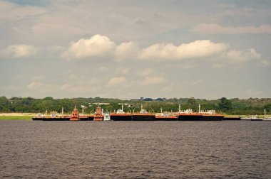 Manaus, Brezilya - 04 Aralık 2015: tekneli liman veya liman.
