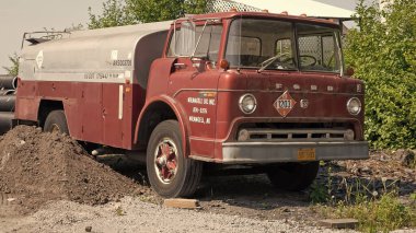 Wrangell, Alaska USA - 26 Mayıs 2019: Ford C serisi araç kamyonu, yan görüş.