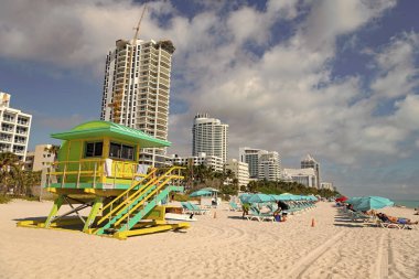 Miami, Florida ABD - 20 Mart 2021: Miami sahilindeki cankurtaran istasyonu.