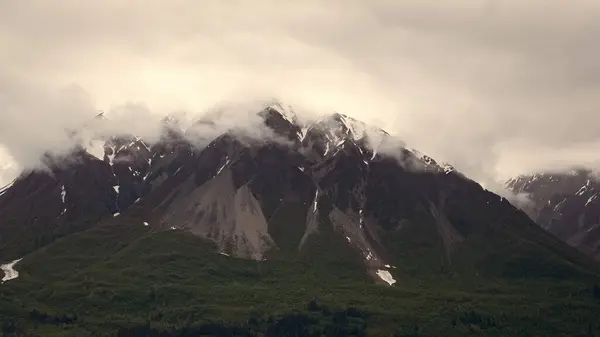 Γραφικό Βουνό Στη Φύση Χιονισμένο Βουνό Στη Φύση Τοπίο Του — Φωτογραφία Αρχείου