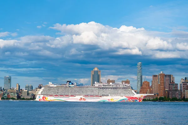 New York Usa June 2023 Cruise Ship Norwegian Joy Sailing — Stock Photo, Image