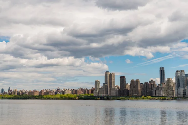 Nyc摩天大楼 城市的建筑 市中心的曼哈顿和胡森河 大都市的城市景观 纽约市中心的纽约 曼哈顿天际线 纽约市New York City 黄昏时分的全景 — 图库照片