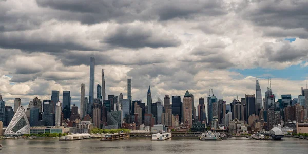Nowy Jork Usa Maja 2023 Wieżowce Manhattanu Horyzoncie Rzeki Hudson — Zdjęcie stockowe