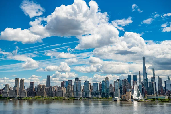 美国纽约市 2023年5月5日 城市景观中的曼哈顿市中心摩天大楼建筑 — 图库照片