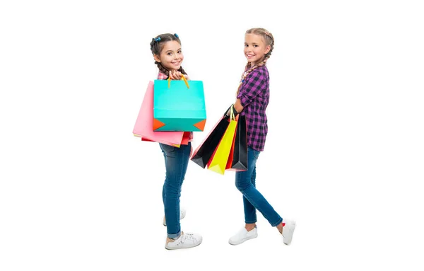 Crianças Adolescentes Vão Compras Meninas Com Sacos Compras Venda Compras — Fotografia de Stock