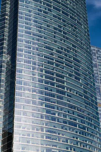 Felhőkarcoló Üveges Homlokzattal Modern Üvegház Felhőkarcoló Metropolisban Város Belvárosban Felhőkarcolóval — Stock Fotó