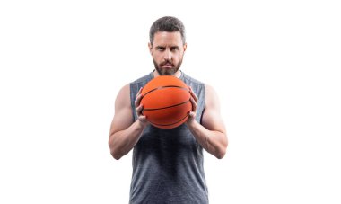 Stüdyoda sporcu basketbolcu. Basketbolcu bir sporcunun fotoğrafı. Spor giyim sektöründe basketbolcu. Beyaz arka planda izole edilmiş sporcu basketbolcu.