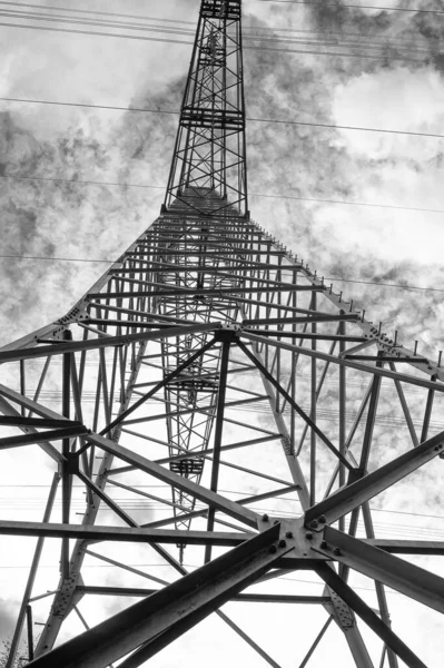 Lattice Power Tower Metal Structure Bottom Arkitektoniskt Perspektiv — Stockfoto