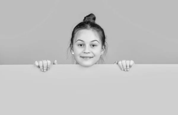 Happy Girl Blank Yellow Paper Copy Space Advertisement — Foto de Stock