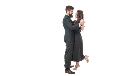 Romantik bir hikaye. Birbirine aşık çiftler. Kadın ve erkek için aşk randevusu. Beyazlar üzerinde izole edilmiş resmi bir çift smokin dansı. Herkes için dans okulu. Sevgililer günün kutlu olsun. Özel durumu kutla.