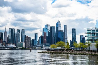 New York, ABD - 05 Mayıs 2023: Manhattan şehir manzarasını keşfetmek unutulmaz bir deneyimdir, Birleşik Devletler.