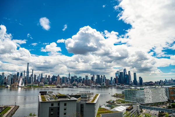 美国纽约市 2023年5月5日 曼哈顿的魅力在于它充满活力的城市景观 — 图库照片