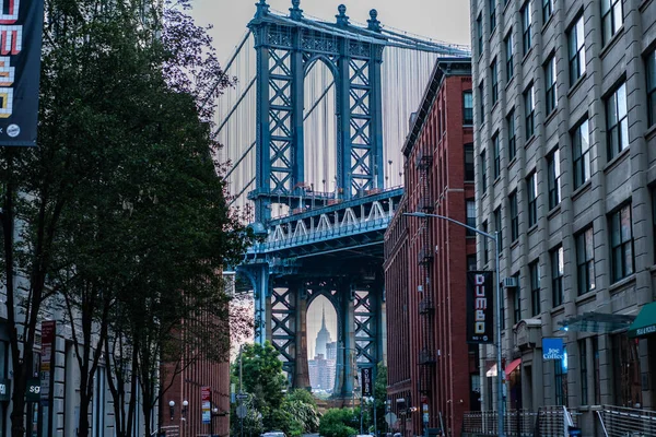 맨해튼 2023년 15일 뉴욕의 맨해튼 브리지 브루클린 다운타운과 건너는 거리에서 — 스톡 사진