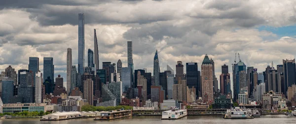 美国纽约市 2023年5月5日 纽约大都市摩天大楼的天际线 — 图库照片