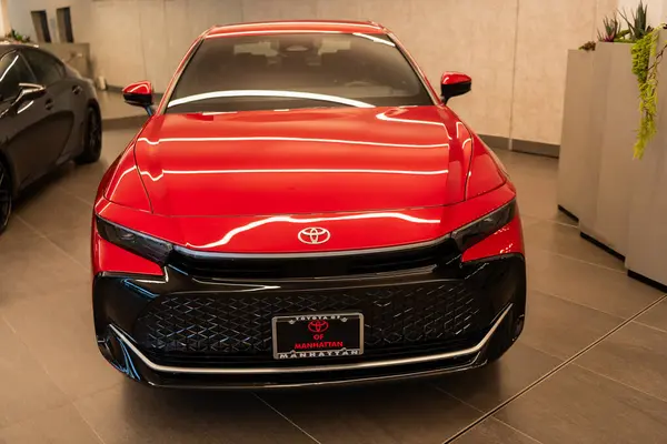 Nowy Jork Usa Lipca 2023 2023 Toyota Crown Xle Czerwony — Zdjęcie stockowe