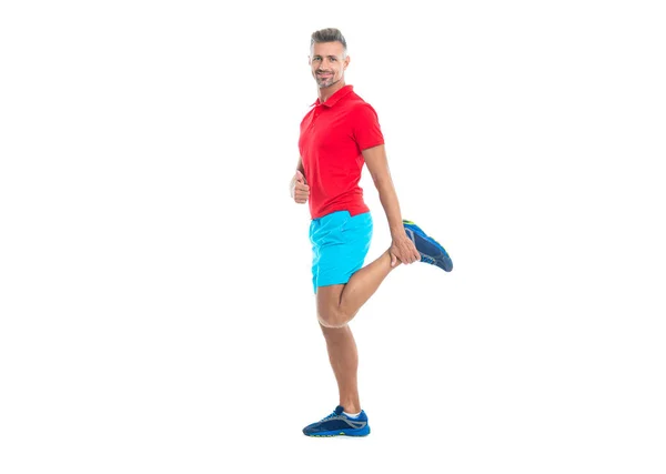 유연성을 향상시키기 스트레칭 선수는 자신의 근육을 스트레칭하고 운동을 흰색에 선수의 — 스톡 사진