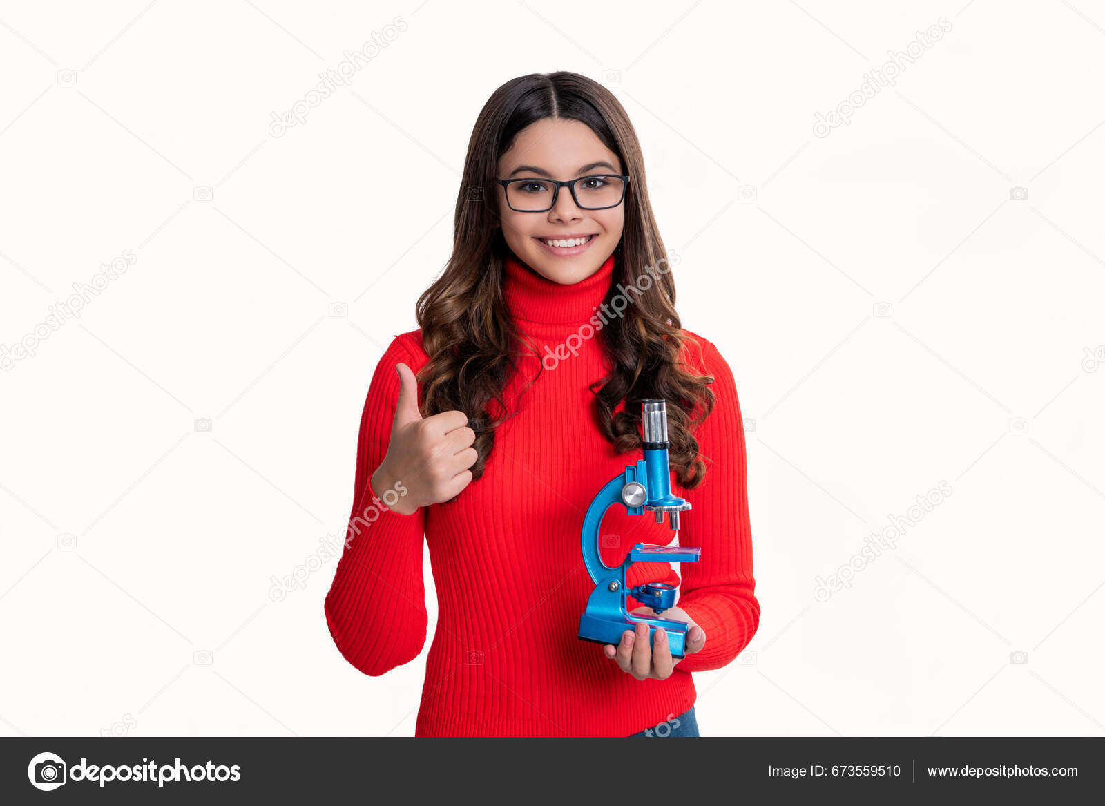 Estudante Sexo Feminino Estudando Seu Local Trabalho Com Microscópio  Experiência — Foto © stetsik #673559510