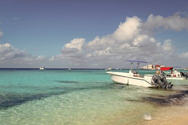 Grand Turk, Turks ve Caicos - 29 Aralık 2015: yaz tatili teknesi, kopyalama alanı.