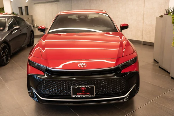 Nowy Jork Usa Lipca 2023 2023 Toyota Crown Xle Czerwony — Zdjęcie stockowe