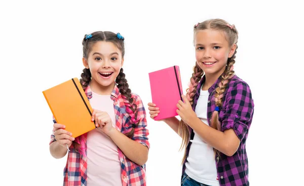 Κορίτσια Που Μοιράζονται Σκέψεις Ημερολογίου Γνώση Των Παιδιών Φοιτητές Μαθήτριες — Φωτογραφία Αρχείου