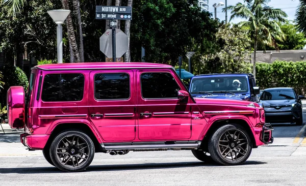 Miami Beach Florida Usa April 2021 Pink Metallic Mercedes Benz — 스톡 사진