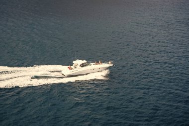 St. Barts, Fransız Batı Hint Adaları - 25 Kasım 2015: yaz denizinde yat gezisi.