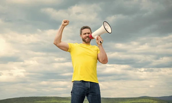 Man Announcer Yellow Shirt Shout Megaphone Sky Background — Stock Photo, Image