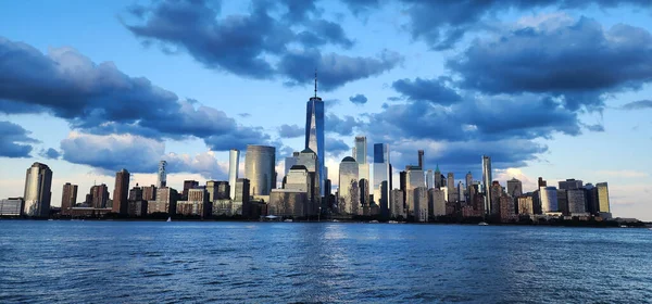 Centrum Manhattanu Hudson River Dramatyczne Miasto Metropolitalne Miejski Krajobraz Metropolitalny — Zdjęcie stockowe