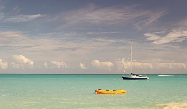 Εικόνα Του Θερινού Σκάφους Διακοπών Στην Παραλία Καλοκαιρινές Διακοπές Καλοκαιρινό — Φωτογραφία Αρχείου