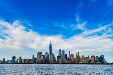 New York şehir merkezi. Manhattan gökdelenleri. New York şehri. New York 'un gökdelen binası. Kentsel mimari. Manhattan ve Hudson River şehir merkezinde. Metropolitan şehri. Büyük şehir manzarası.