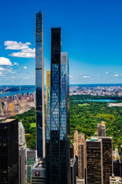Gökdelenli doğa manzarası. Manhattan şehir merkezinde. New York 'un Central Park' ı. Manhattan hava manzarası. New York şehri. New York 'un gökdelen binası. Central Park manzarası.