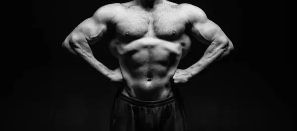 Kroppsbyggare Med Muskulös Mage Isolerad Svart Muskelbyggaren Med Magmuskler Ateljén — Stockfoto
