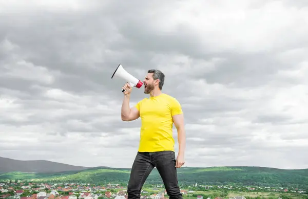 Man Yellow Shirt Shout Loud Megaphone Sky Background — Stock Photo, Image