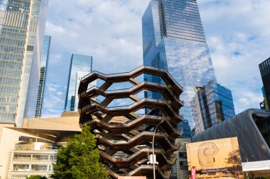 New York City, ABD - 23 Temmuz 2023: Heykel yapısı Manhattan şehir merkezindeki The Vessel turizm merkezi.