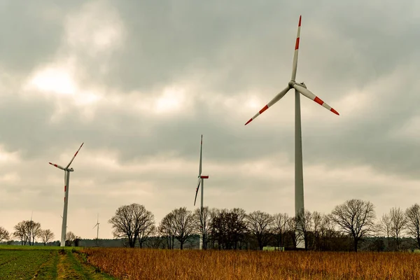 Вітряні Турбіни Виробляють Зелену Енергію Вітряки Виробництва Електроенергії Офшорна Вітряна — стокове фото