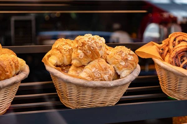 French Croissant Pastry Fresh Bakery Cinnabon Croissant Basket Baked Food — Stock Photo, Image