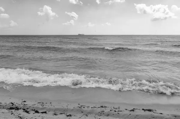 Морская Волна Вода Пляж Кораблем Горизонте — стоковое фото