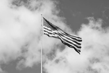 Arka planda Amerikan bayrağı var. Anma Günü.