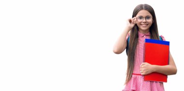 İlk bilgi gününde liseli kız, 1 Eylül 'de kız için okul eğitimi. Liseli kız çalışmaya hazır. Okula dönüyorum. Genç kız bilgi topluyor. Eğitim ve bilgi. Alan reklamını kopyala.