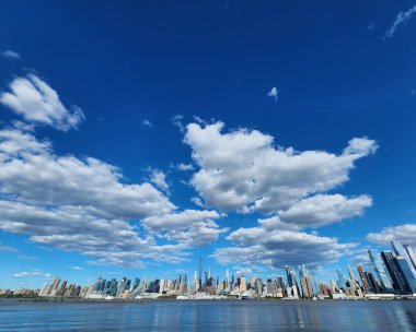 New York 'un gökdelen binası. Kentsel mimari. Manhattan şehir merkezi ve metropol şehri. Büyük şehir manzarası. New York şehir merkezi. Manhattan silueti. New York şehri. Manhattan simgeleri.