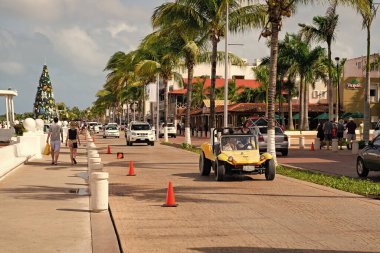 Cozumel, Meksika - 24 Aralık 2015 Meyers Manx Buggy Car ile Yaz Gezisi Caddesi.